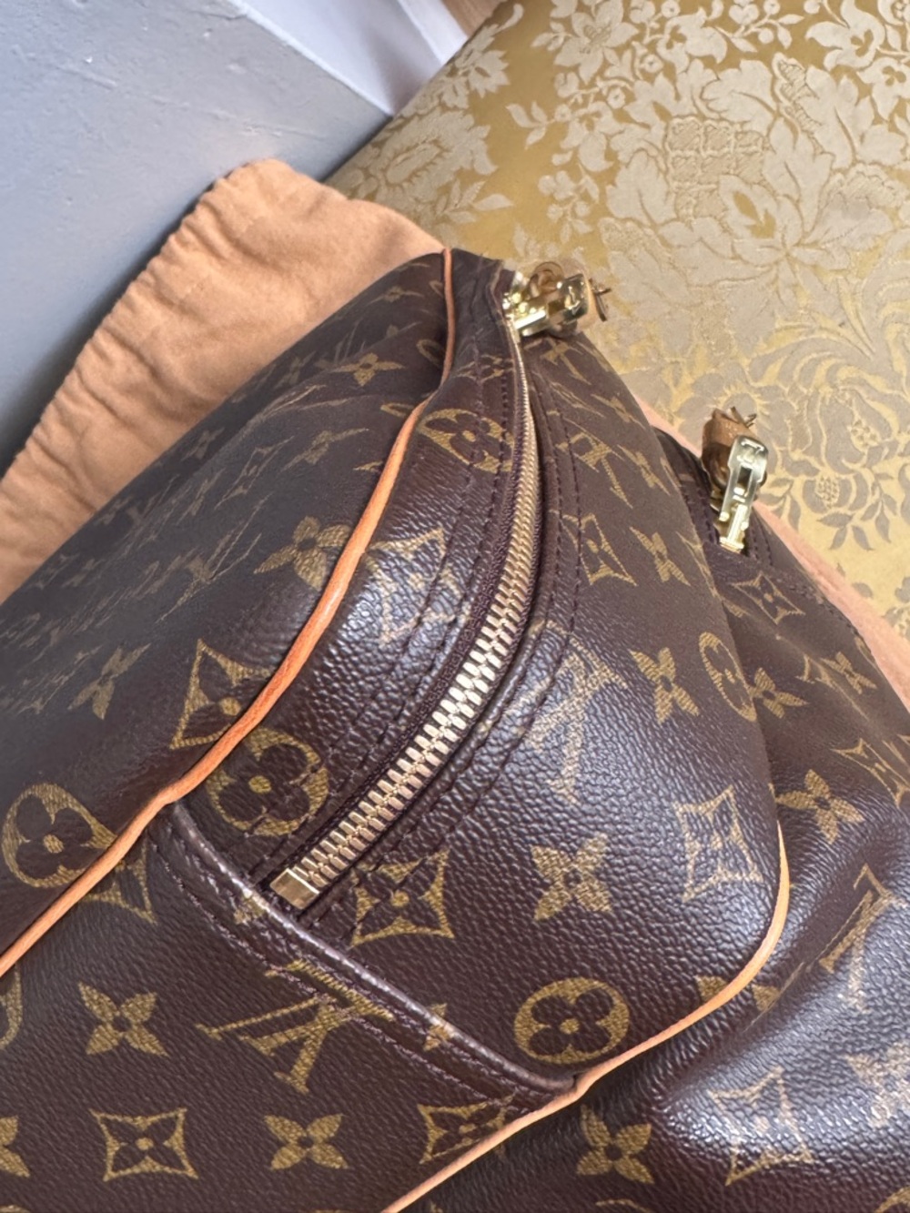 Louis Vuitton Monogram Alize Weekender - Picture 5 of 16